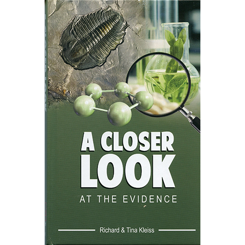 A Closer Look at the Evidence (Hardback)